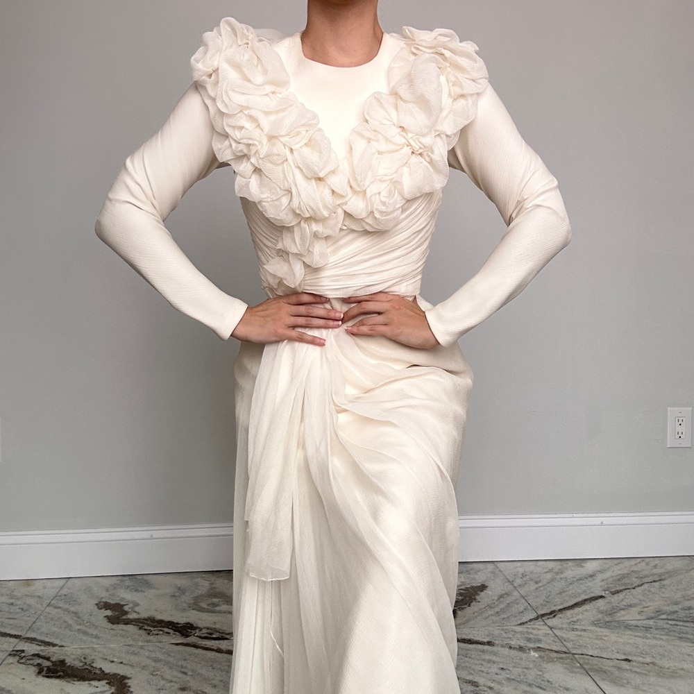 Vintage Vera Wang Wedding Gown - Picture 3 of 7